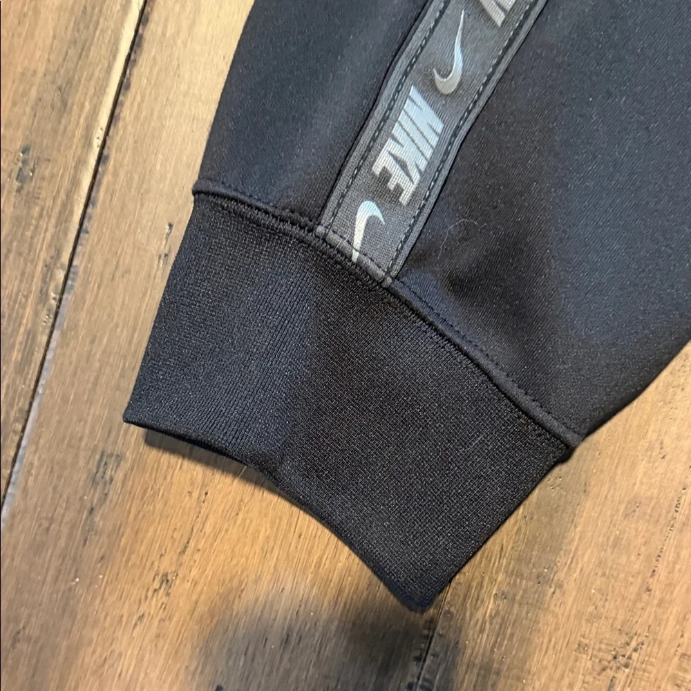 Nike Black small Logo-Tape Jogger Pants - Picture 6 of 9
